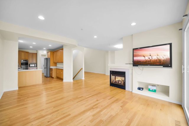 1028 Orchard Pond Court, Lake Zurich, IL 60047