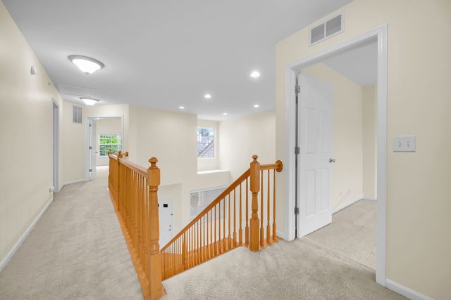 1028 Orchard Pond Court, Lake Zurich, IL 60047