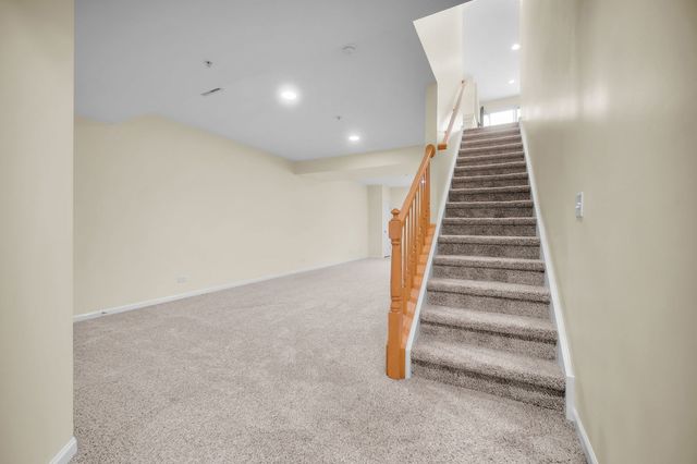 1028 Orchard Pond Court, Lake Zurich, IL 60047