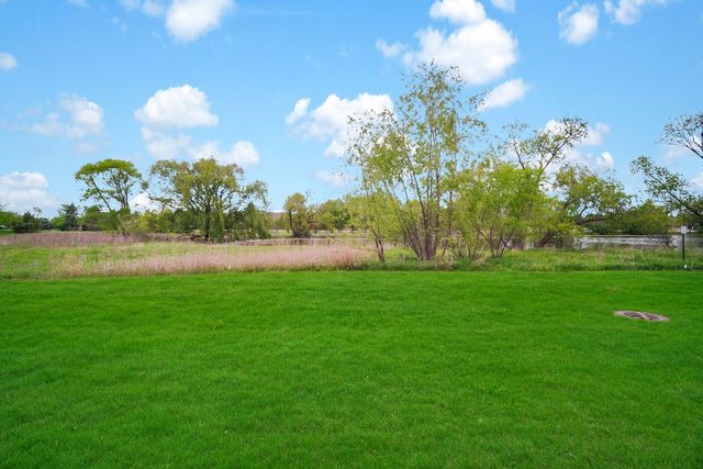 1028 Orchard Pond Court, Lake Zurich, IL 60047