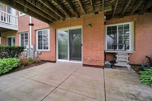 1028 Orchard Pond Court, Lake Zurich, IL 60047
