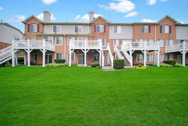 1028 Orchard Pond Court, Lake Zurich, IL 60047