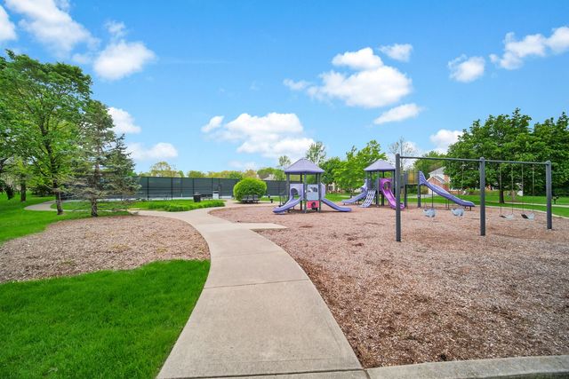 1028 Orchard Pond Court, Lake Zurich, IL 60047