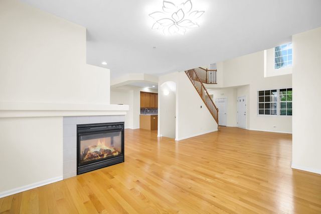 1028 Orchard Pond Court, Lake Zurich, IL 60047