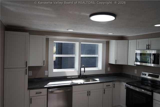 198 Nighbert Avenue, Logan, WV 25601