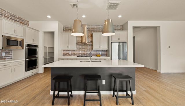 2083 S Emerson Street, Chandler, AZ 85286