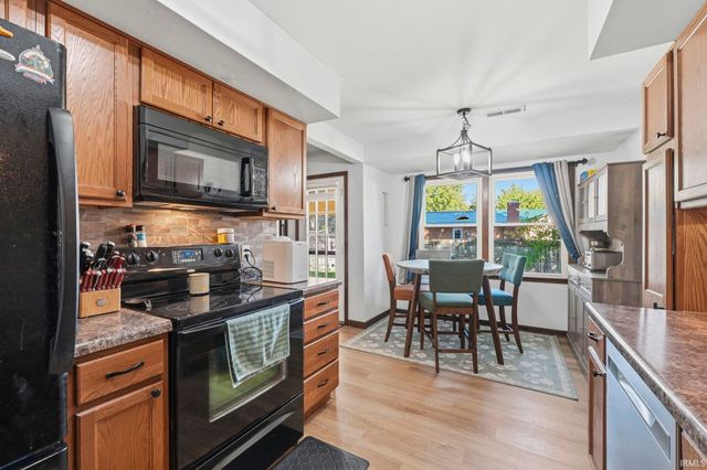 6911 Wolfsboro Lane, Fort Wayne, IN 46835