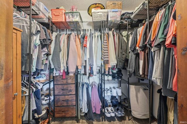 6911 Wolfsboro Lane, Fort Wayne, IN 46835