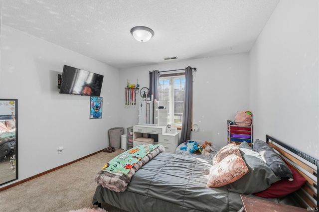 6911 Wolfsboro Lane, Fort Wayne, IN 46835