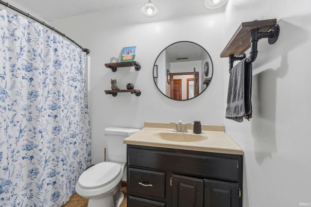 6911 Wolfsboro Lane, Fort Wayne, IN 46835