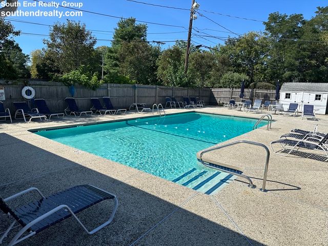 6 Whitman Rd 6, Waltham, MA 02453