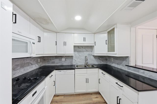 2823 Cambridge Lane, Houston, TX 77459