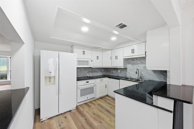 2823 Cambridge Lane, Houston, TX 77459