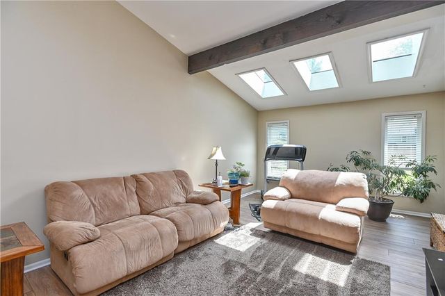 8515 NW Pomona Avenue, Kansas City, MO 64152