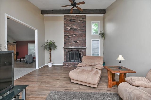 8515 NW Pomona Avenue, Kansas City, MO 64152