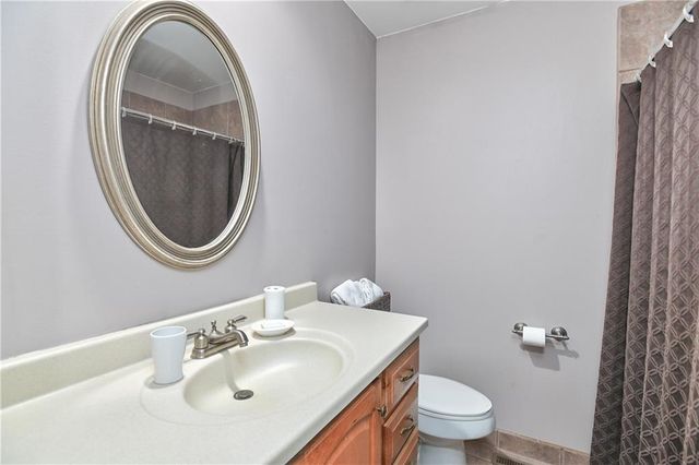 8515 NW Pomona Avenue, Kansas City, MO 64152