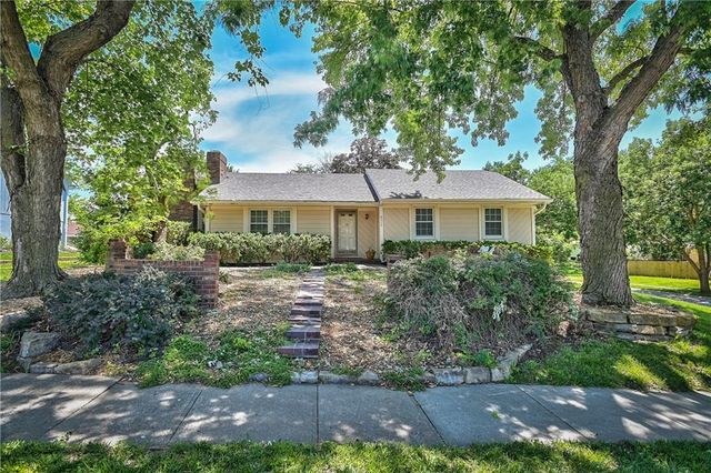 8515 NW Pomona Avenue, Kansas City, MO 64152