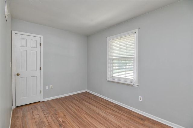 8515 NW Pomona Avenue, Kansas City, MO 64152
