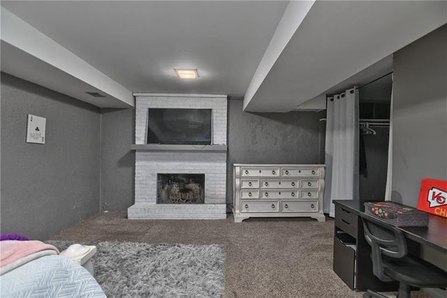 8515 NW Pomona Avenue, Kansas City, MO 64152