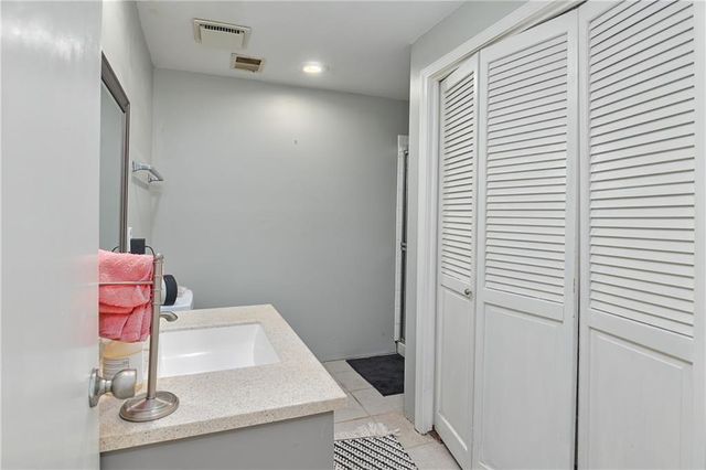 8515 NW Pomona Avenue, Kansas City, MO 64152