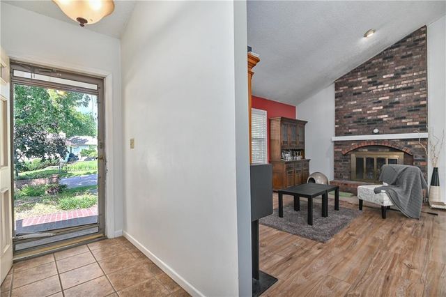 8515 NW Pomona Avenue, Kansas City, MO 64152