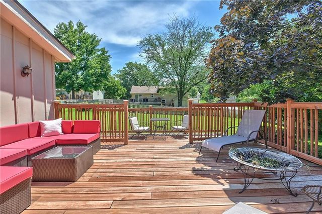 8515 NW Pomona Avenue, Kansas City, MO 64152