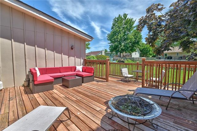8515 NW Pomona Avenue, Kansas City, MO 64152