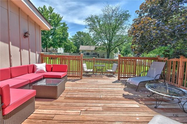 8515 NW Pomona Avenue, Kansas City, MO 64152