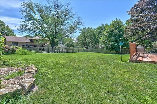 8515 NW Pomona Avenue, Kansas City, MO 64152