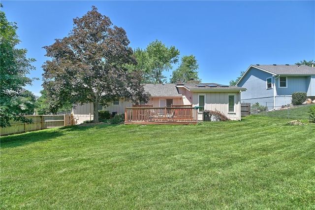 8515 NW Pomona Avenue, Kansas City, MO 64152