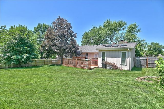 8515 NW Pomona Avenue, Kansas City, MO 64152