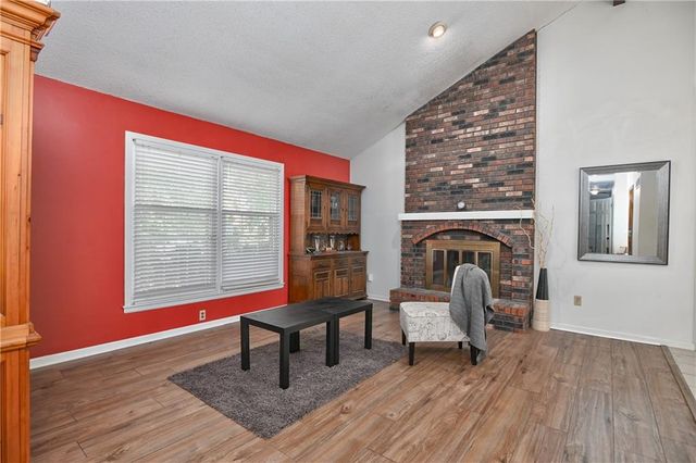 8515 NW Pomona Avenue, Kansas City, MO 64152