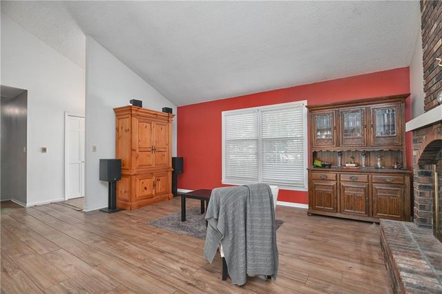 8515 NW Pomona Avenue, Kansas City, MO 64152