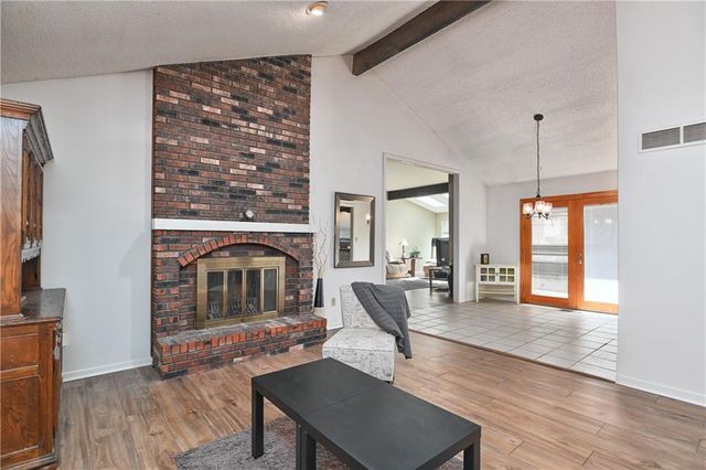 8515 NW Pomona Avenue, Kansas City, MO 64152