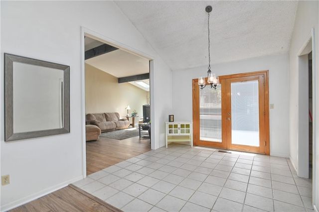 8515 NW Pomona Avenue, Kansas City, MO 64152
