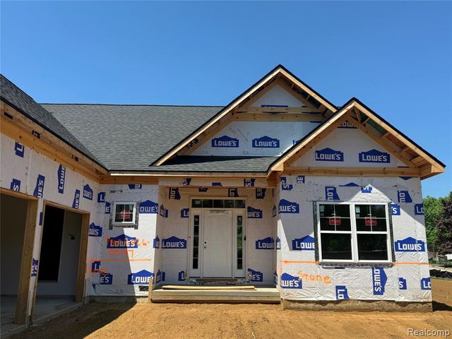 2735 Pine Shadow Court, Pinckney, MI 48169