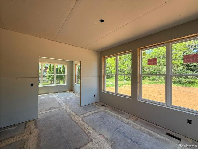 2735 Pine Shadow Court, Pinckney, MI 48169