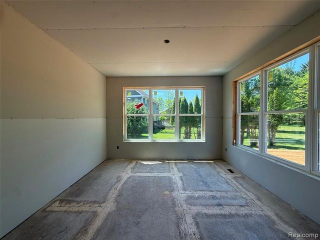 2735 Pine Shadow Court, Pinckney, MI 48169
