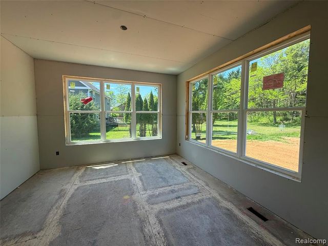 2735 Pine Shadow Court, Pinckney, MI 48169