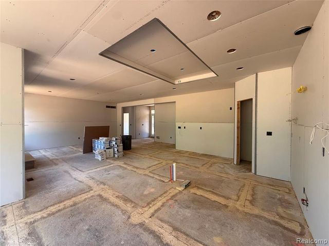 2735 Pine Shadow Court, Pinckney, MI 48169