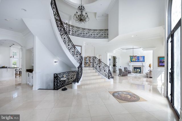 5821 GOLDSBORO RD, Bethesda, MD 20817