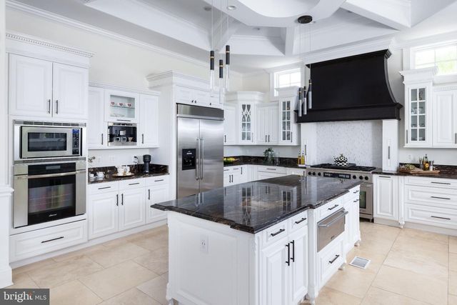 5821 GOLDSBORO RD, Bethesda, MD 20817