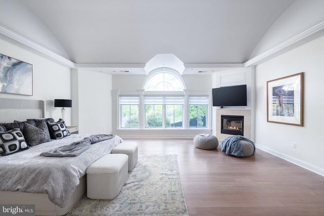 5821 GOLDSBORO RD, Bethesda, MD 20817