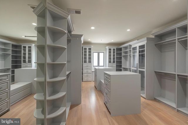 5821 GOLDSBORO RD, Bethesda, MD 20817