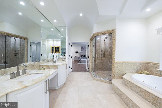 5821 GOLDSBORO RD, Bethesda, MD 20817