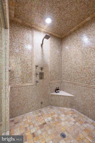 5821 GOLDSBORO RD, Bethesda, MD 20817