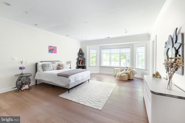 5821 GOLDSBORO RD, Bethesda, MD 20817
