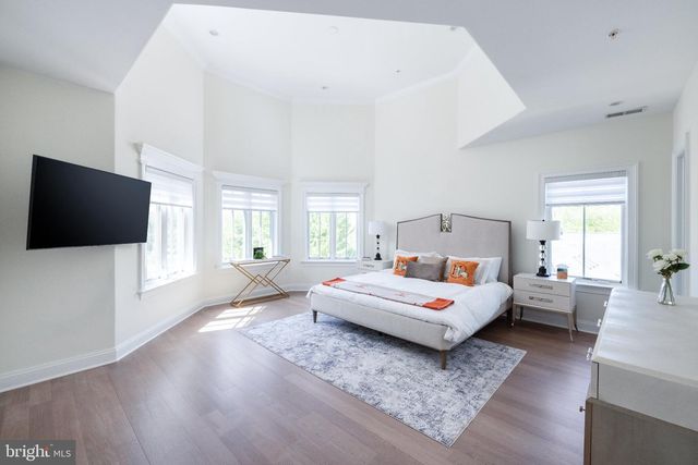 5821 GOLDSBORO RD, Bethesda, MD 20817