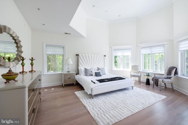 5821 GOLDSBORO RD, Bethesda, MD 20817
