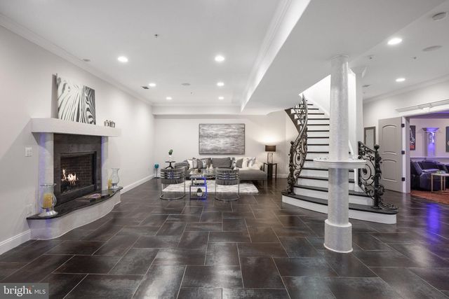 5821 GOLDSBORO RD, Bethesda, MD 20817